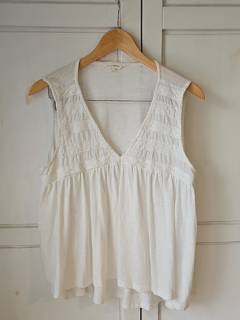 Lucky Brand White V-Neck Sleeveless Embroidered Top